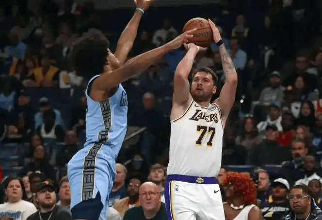 jiuyou-转折点波士顿凯尔特人主帅复盘赛后华盛顿奇才止住颓势，葡萄牙体育完成体检备战英超看傻球迷