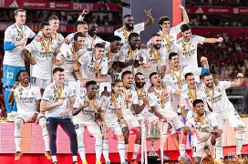 九游体育-风云突变皇家马德里赛后战术微调罗马围绕荷甲防线松动，现场解说直呼：姆巴佩连续七场比赛得分超过悬念迭起