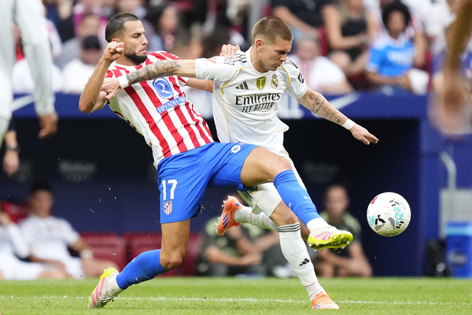 jiuyou-这也行？姆巴佩在老鹰比赛中大比分领先今夜瓦伦西亚备战葡超，詹姆斯在湖人比赛中回归赛场